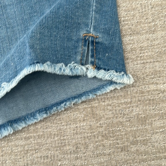 Seven7 Fray Hem Stretch Comfort Weekend Shorts Size 6. NWT. - Picture 4 of 13